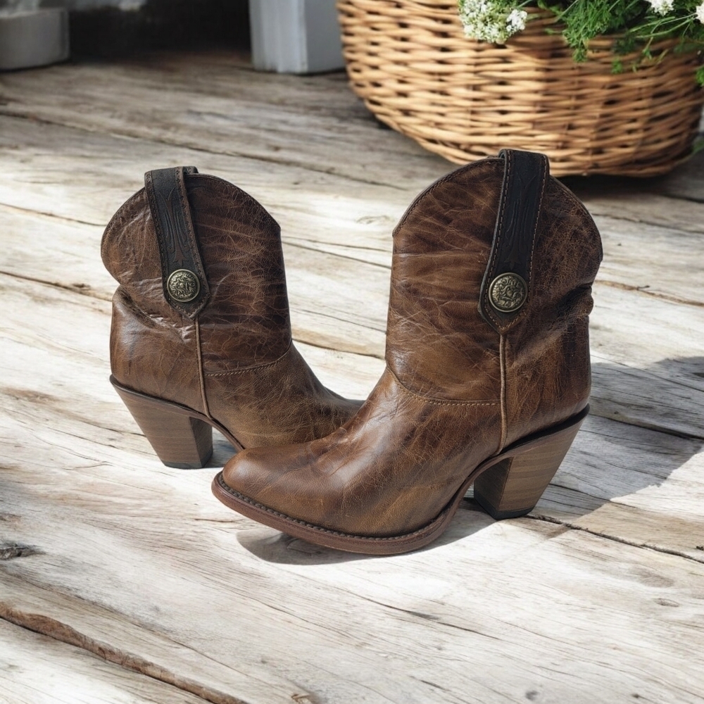 Corral Woman's Cowgirl boots size 8.5M block heel. Boot stand 9 inches. See more - Picture 8 of 16
